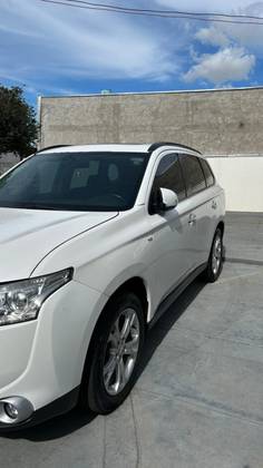 MITSUBISHI OUTLANDER 3.0 GT 4X4 V6 24V GASOLINA 4P AUTOMÁTICO